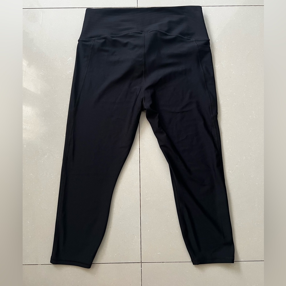 Under Armour Black Leggings - Picture 2 of 2
